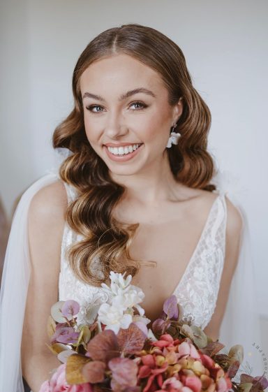 Structured waves with a soft glam bridal look 